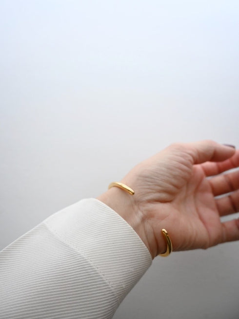 noble ribbon † bangle
